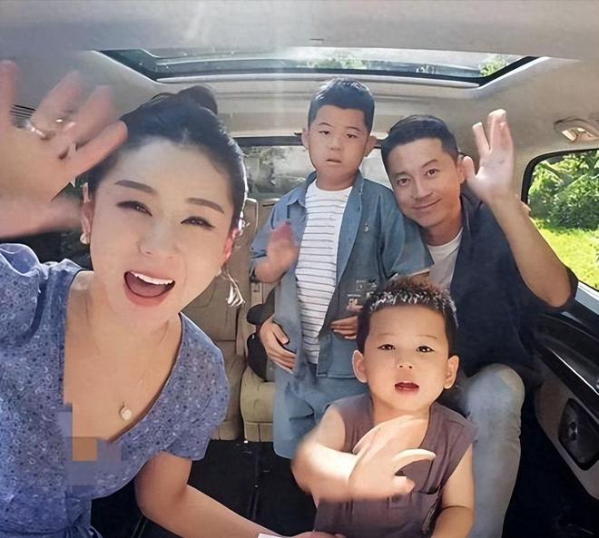 出道20多年从不拍吻戏40岁长的还像18九游会网址是多少原来她是冯巩的“女儿”(图5)