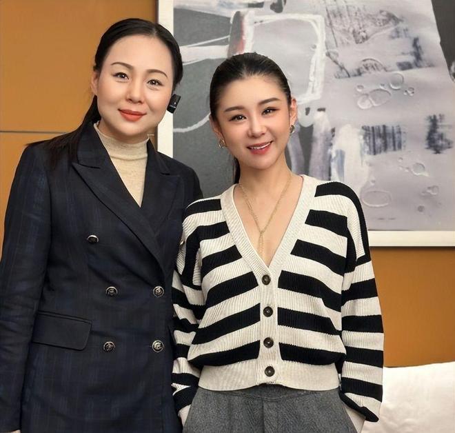 出道20多年从不拍吻戏40岁长的还像18九游会网址是多少原来她是冯巩的“女儿”(图6)