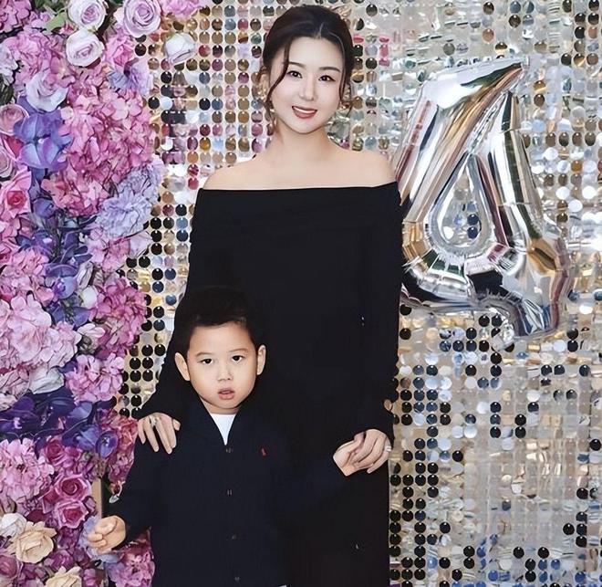 出道20多年从不拍吻戏40岁长的还像18九游会网址是多少原来她是冯巩的“女儿”(图11)